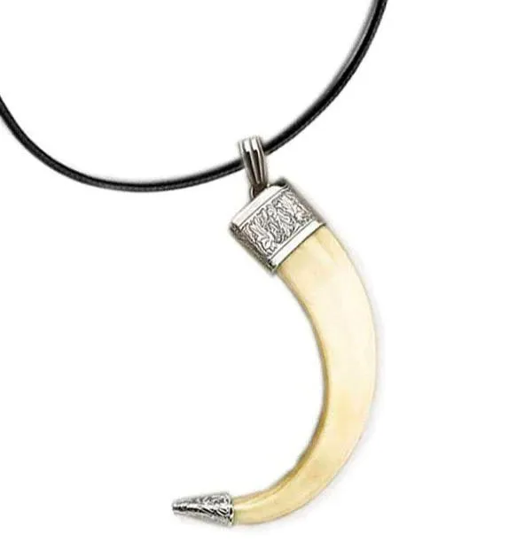 collar largo colmillo jabali casquillo tallado en plata