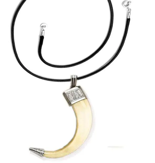 collar largo colmillo jabali casquillo tallado en plata